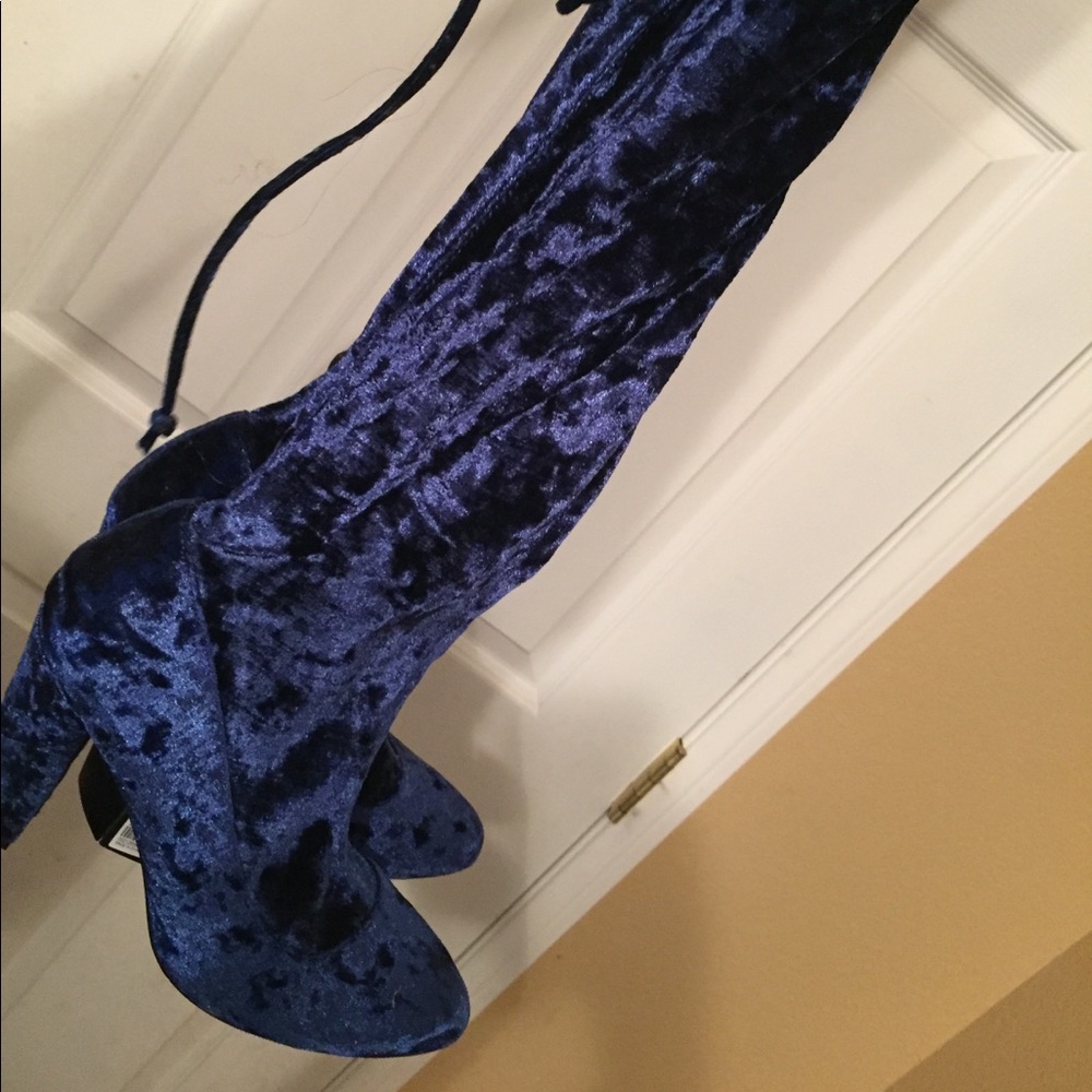 8.5 brand new, blue knee high boots, with heel